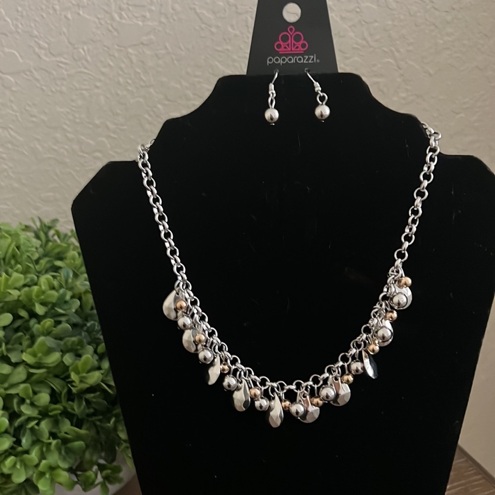 Necklaces - Picture 4 of 5